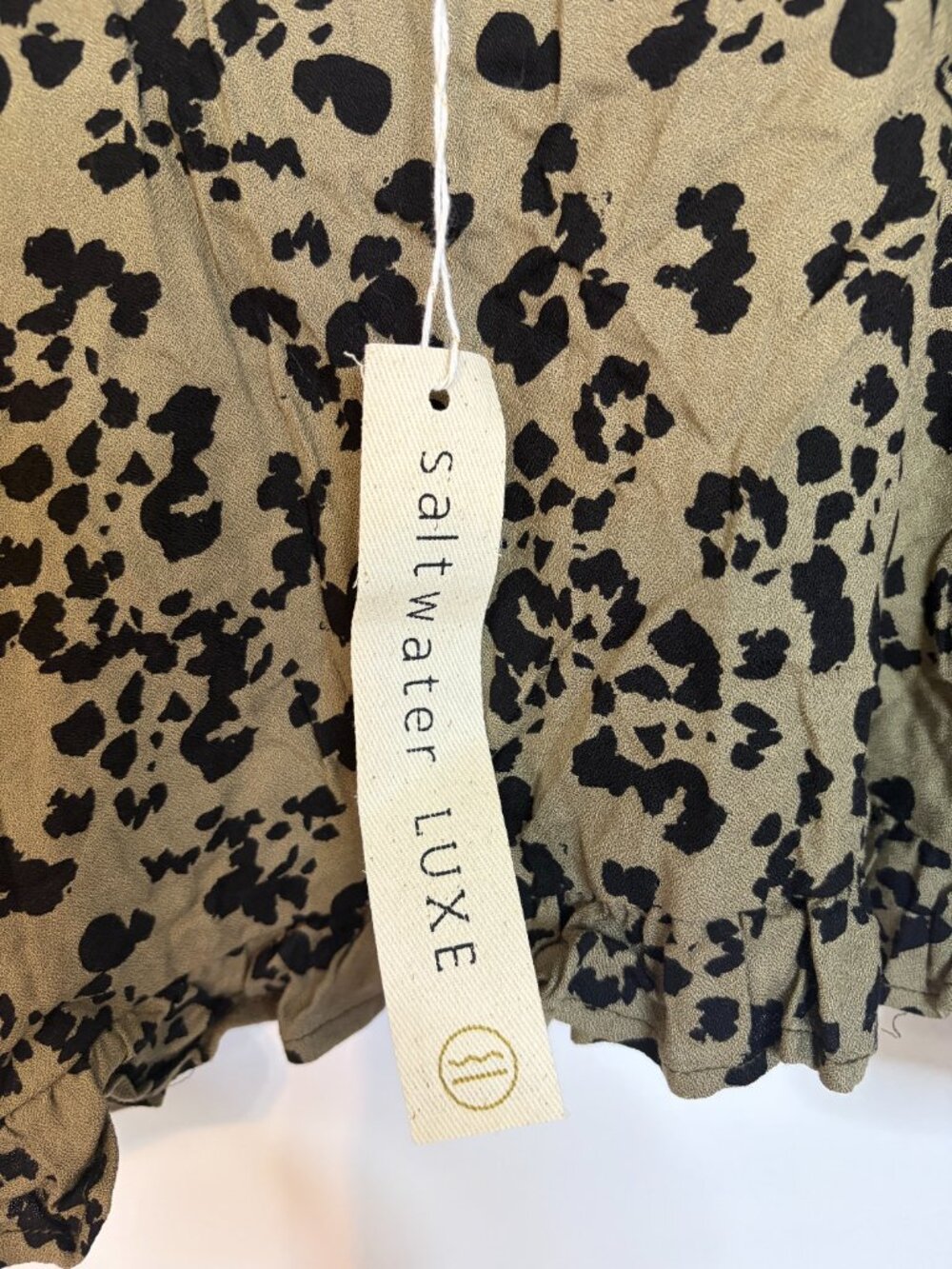 Saltwater Luxe Leopard Crop Top With Puffed Sleeves (NWT) - Picture 4 of 5